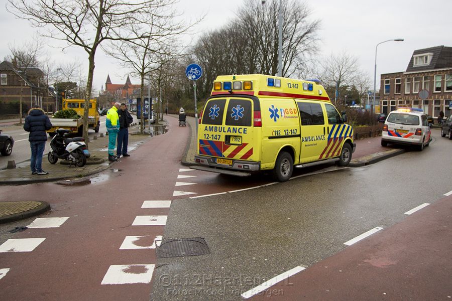 Jongen gewond na aanrijding met fietsster op het Julianapark
