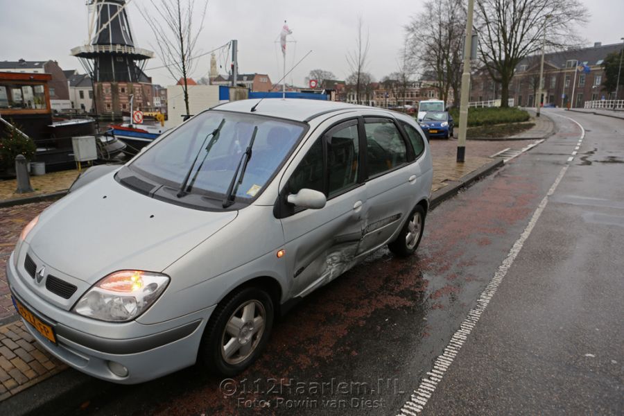 Blikschade bij ongeval op de Hooimarkt in Haarlem