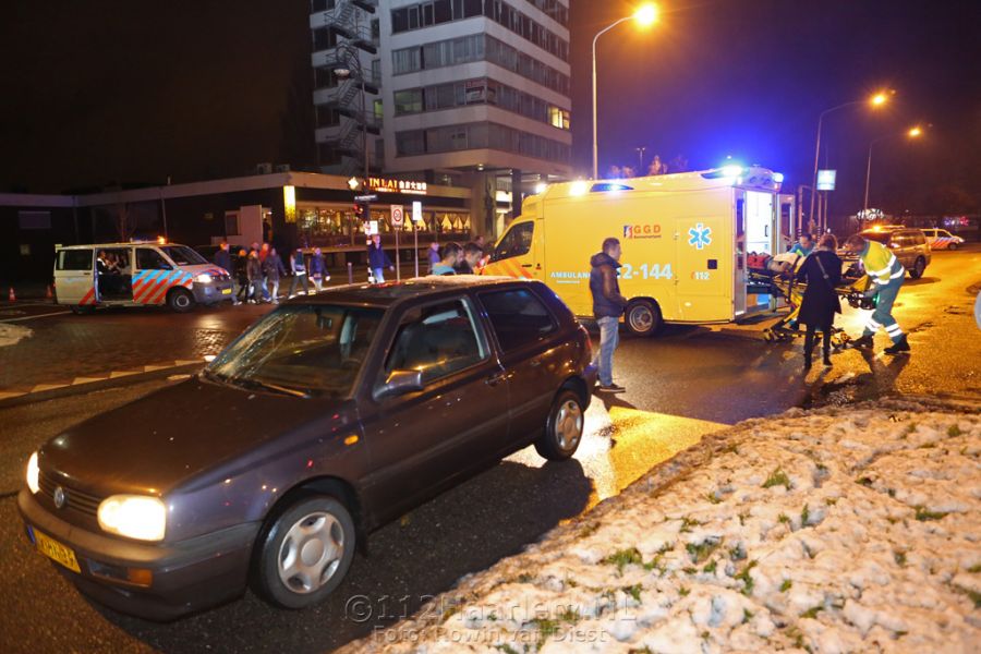 Fietsster gewond bij aanrijding met auto op Prins Bernhardlaan