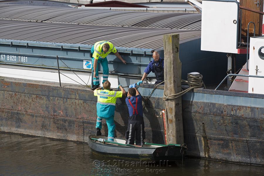 Man gewond aangetroffen op bootje bij de Schoterbrug