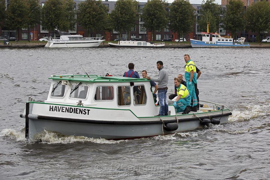 Man gewond aangetroffen op bootje bij de Schoterbrug