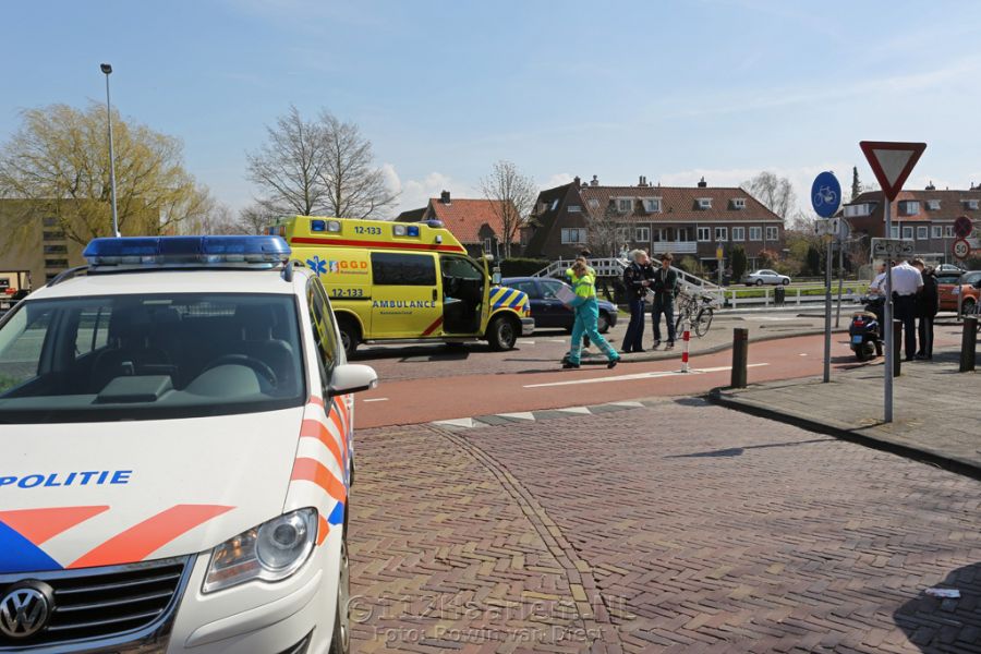 Scooterrijder en fietser met elkaar in botsing op Leidsevaart