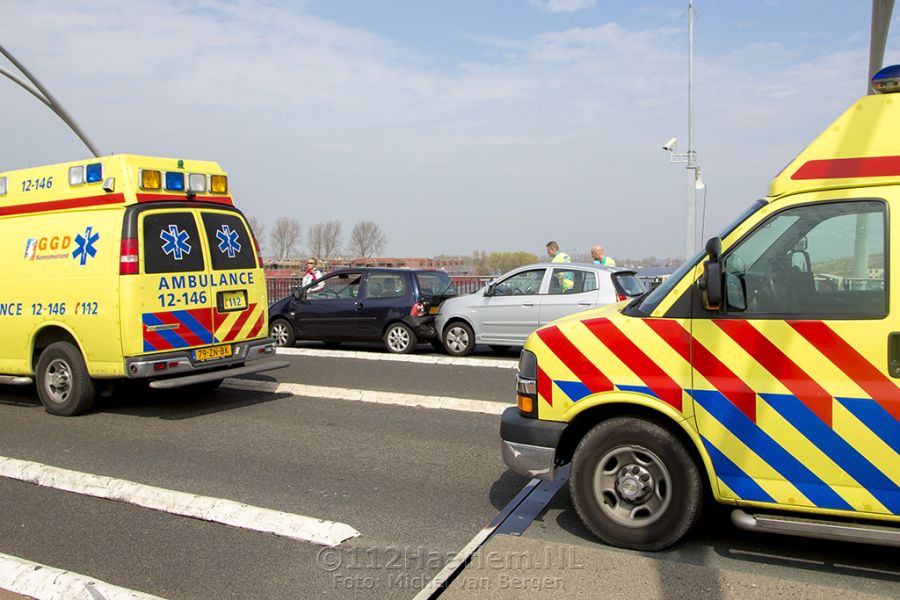 Kettingbotsing tussen vier voertuigen op de Schoterbrug
