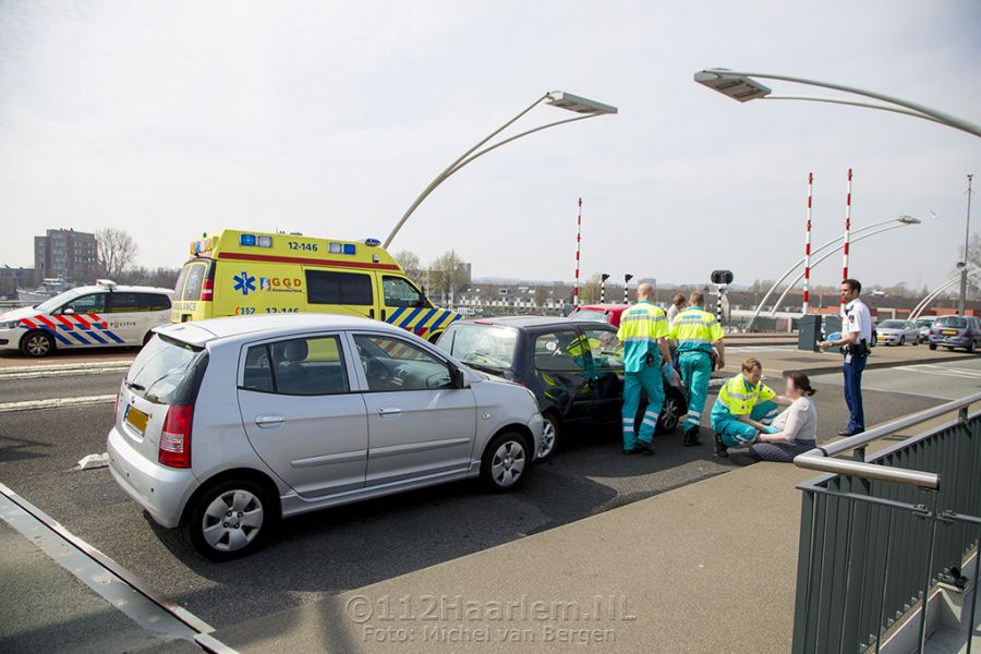 Kettingbotsing tussen vier voertuigen op de Schoterbrug