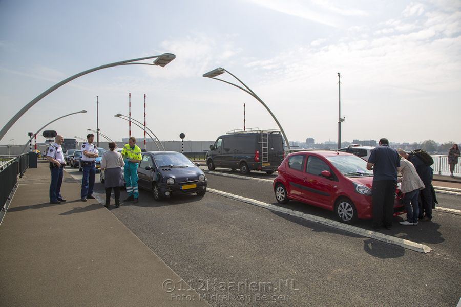 Kettingbotsing tussen vier voertuigen op de Schoterbrug