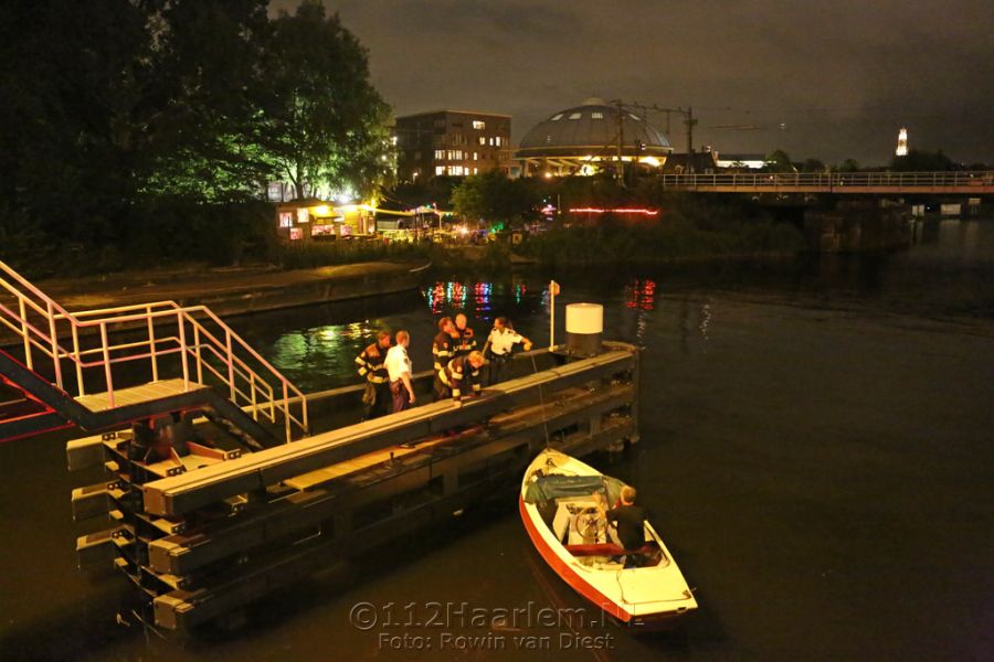 Dronken schipper uit boot gehaald