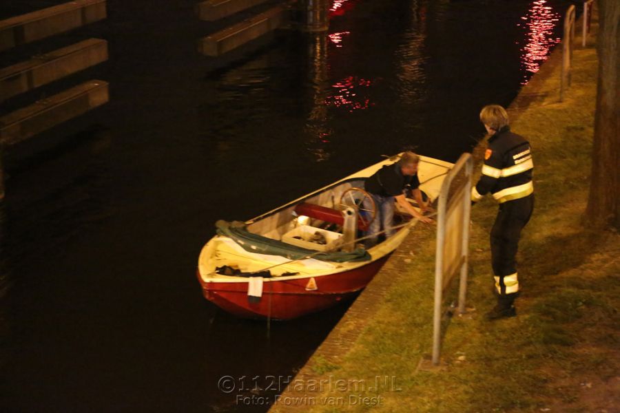 Dronken schipper uit boot gehaald