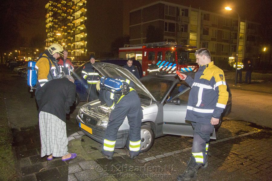 Autobrand in de Roordastraat in Haarlem