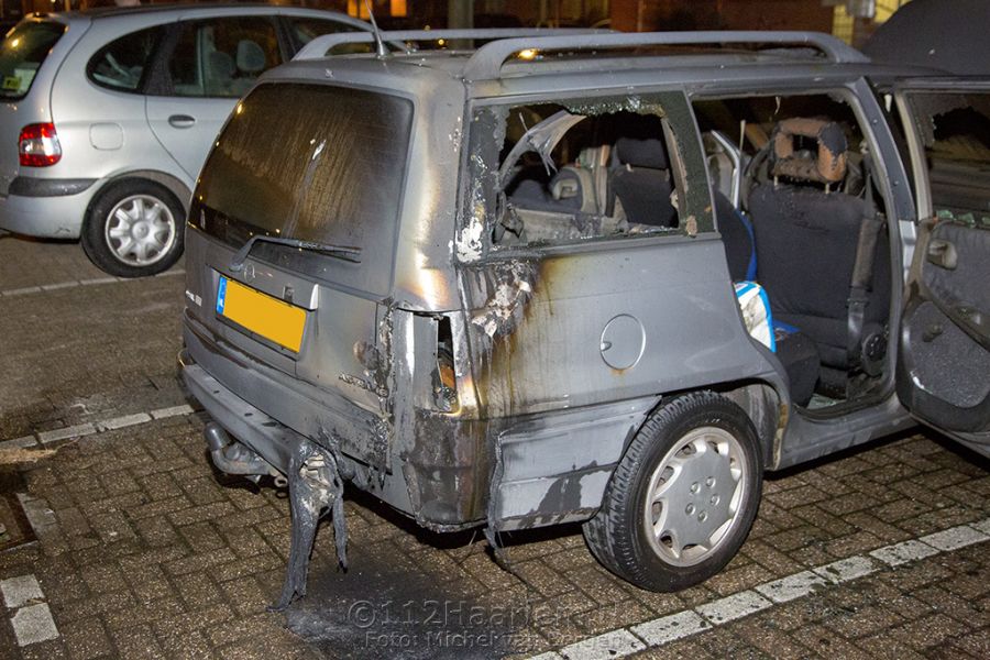Autobrand in de Roordastraat in Haarlem