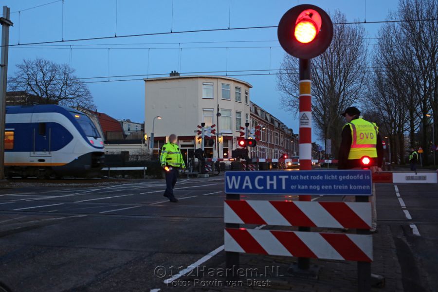 Storing bij spoorwegovergang aan de Westergracht in Haarlem