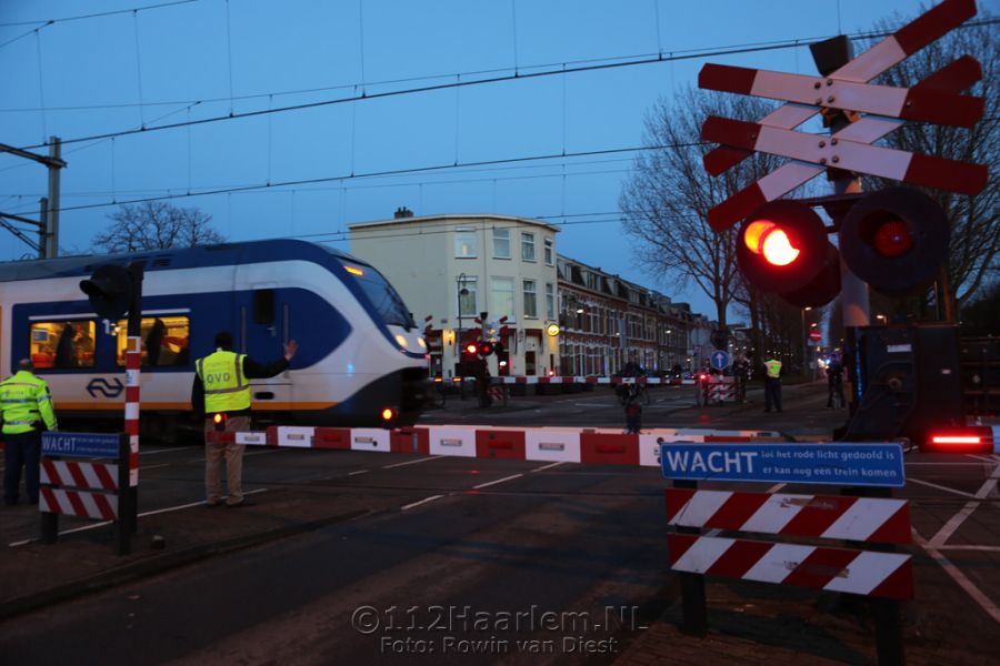 Storing bij spoorwegovergang aan de Westergracht in Haarlem