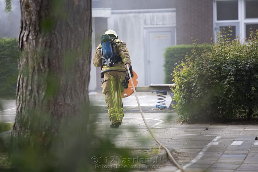 Brandstichting op schoolplein slaat over op Albert Schweitzerschool