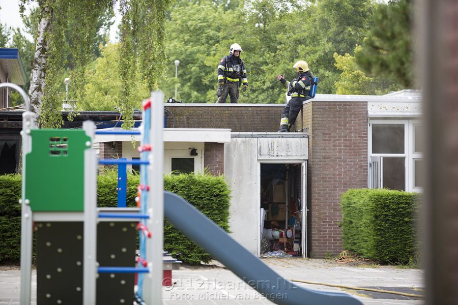 Brandstichting op schoolplein slaat over op Albert Schweitzerschool