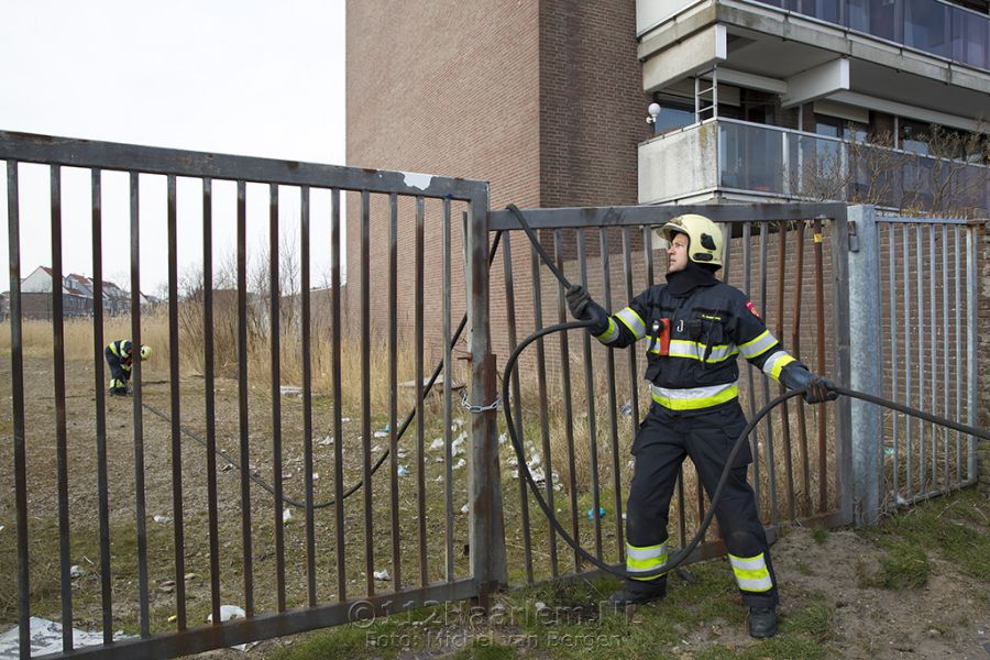 Brand op braakliggend terrein aan de Spaarndamseweg