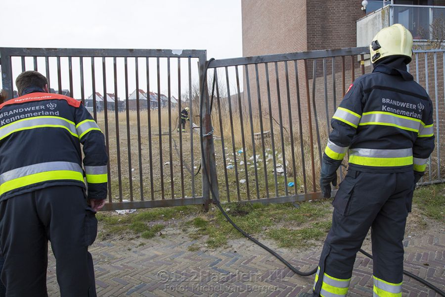 Brand op braakliggend terrein aan de Spaarndamseweg