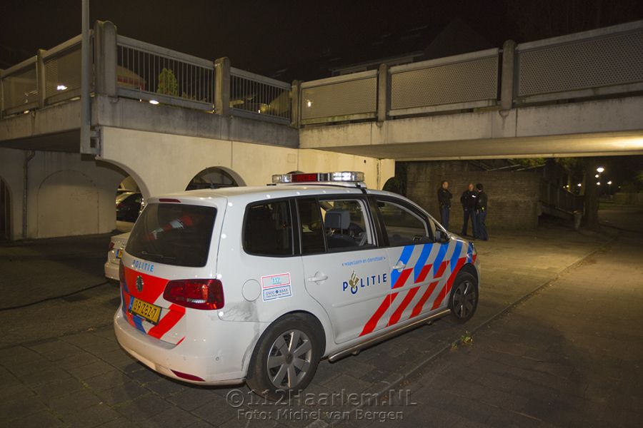 Bestelbus in de brand gevlogen onder woningen aan de Engelenburg