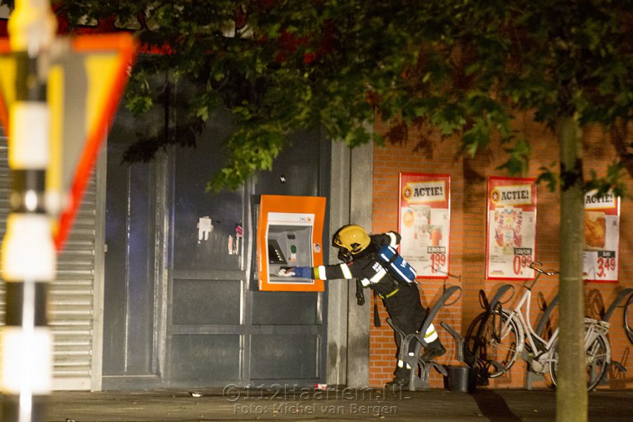 Verdachte situatie bij geldautomaat Paul Krugerkade in Haarlem