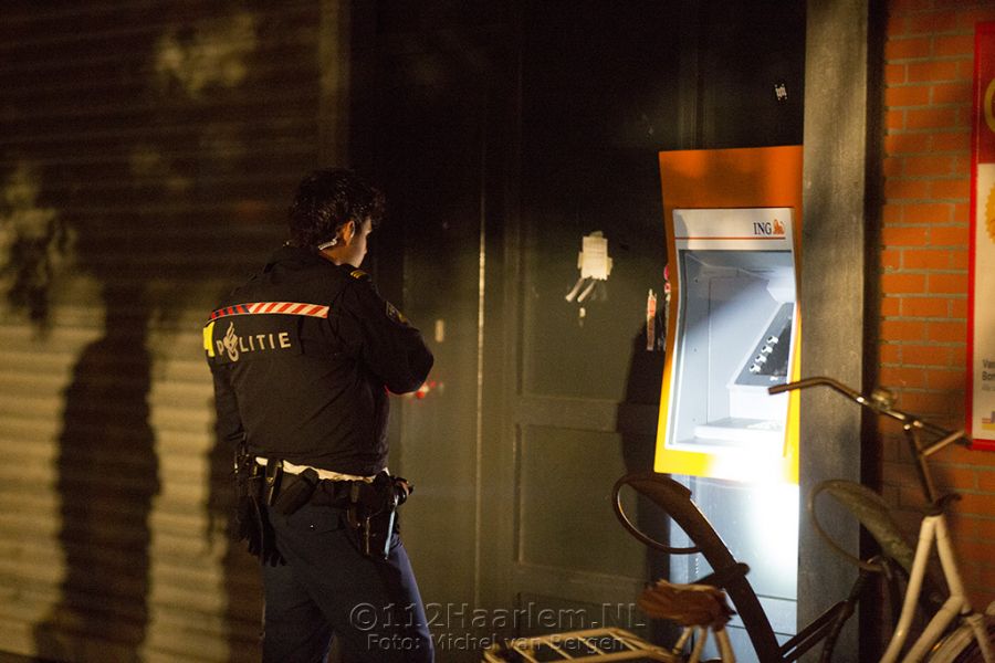 Verdachte situatie bij geldautomaat Paul Krugerkade in Haarlem