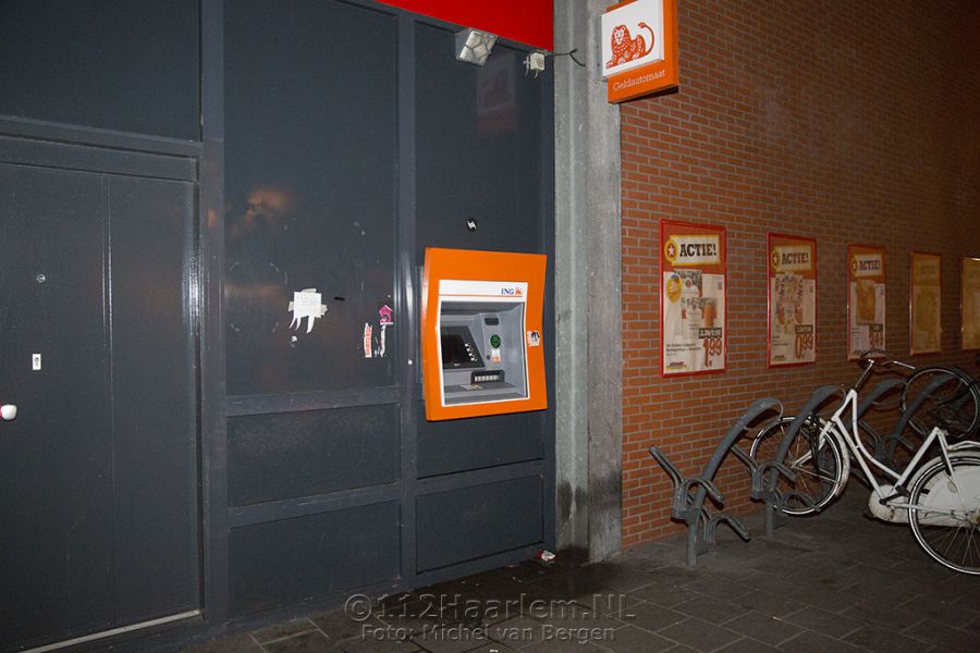 Verdachte situatie bij geldautomaat Paul Krugerkade in Haarlem