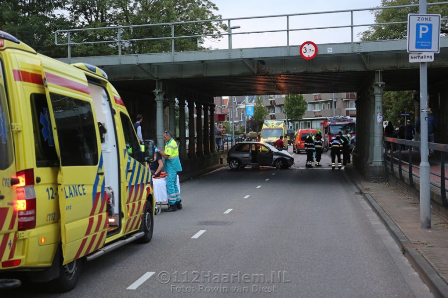 Twee gewonden en aanhouding bij verkeersongeval op de Zijlweg in Haarlem
