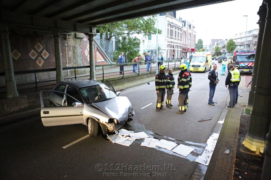 Twee gewonden en aanhouding bij verkeersongeval op de Zijlweg in Haarlem