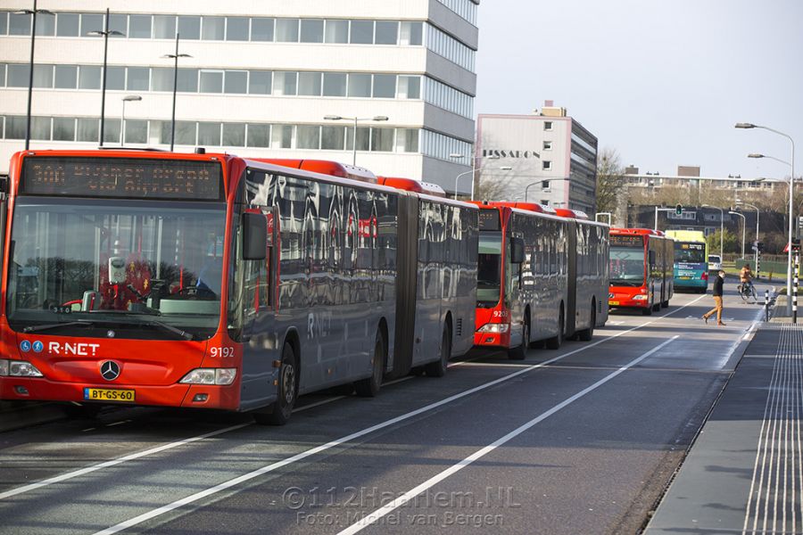 Vrouw op scootmobiel gewond na botsing met R-Net bus op de Azieweg