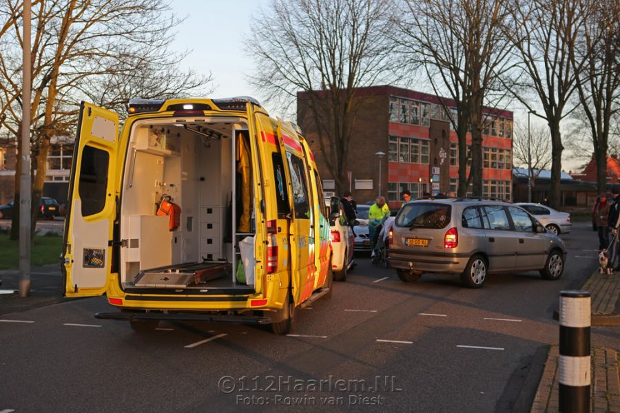 Auto en fiets in botsing op Generaal Spoorlaan