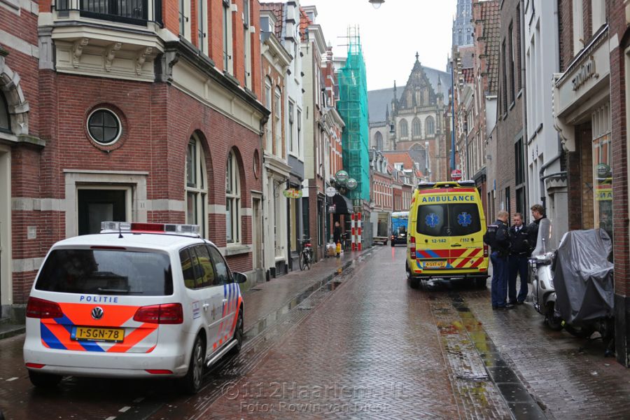 Fietsster in botsing met scooterrijder in de Smedestraat