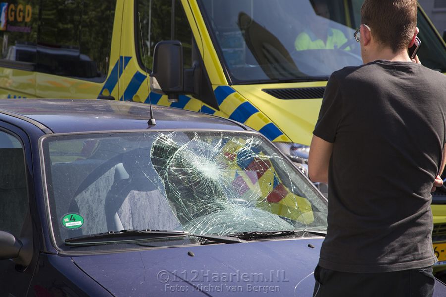 Kind en auto met elkaar in botsing op de A Hofmanweg