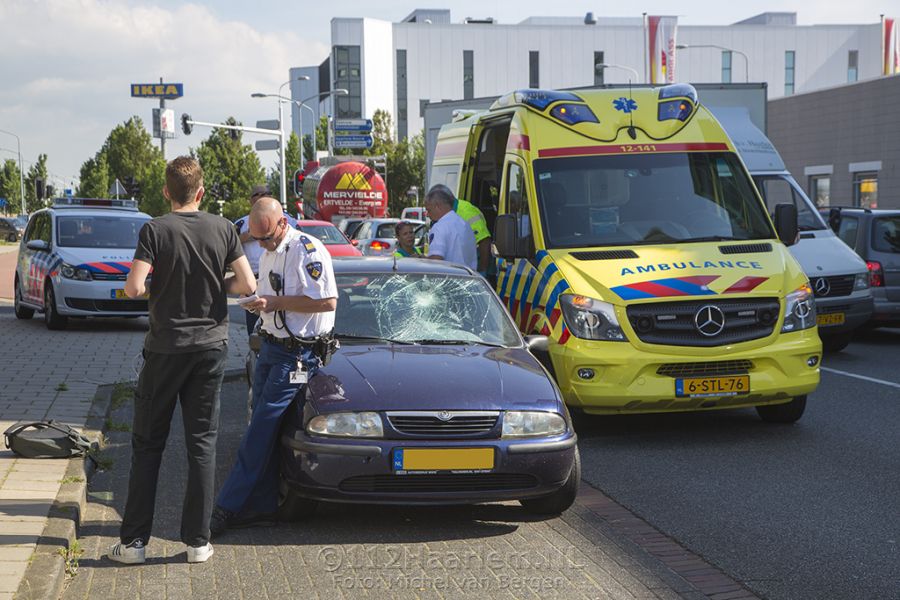 Kind en auto met elkaar in botsing op de A Hofmanweg