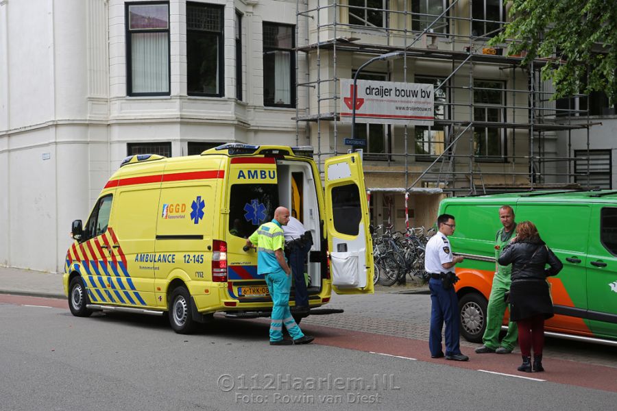 Fietser gewond bij botsing met busje op de Ostadestraat